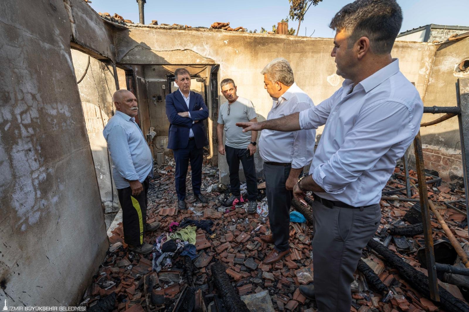 Büyükşehir’den evi yanan aileye yardım eli